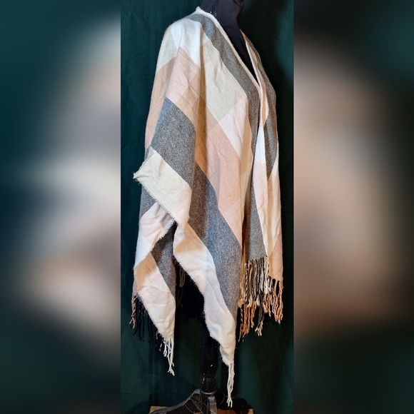 LC LAUREN CONRAD  Black, Tan, and White Poncho - Picture 2 of 5